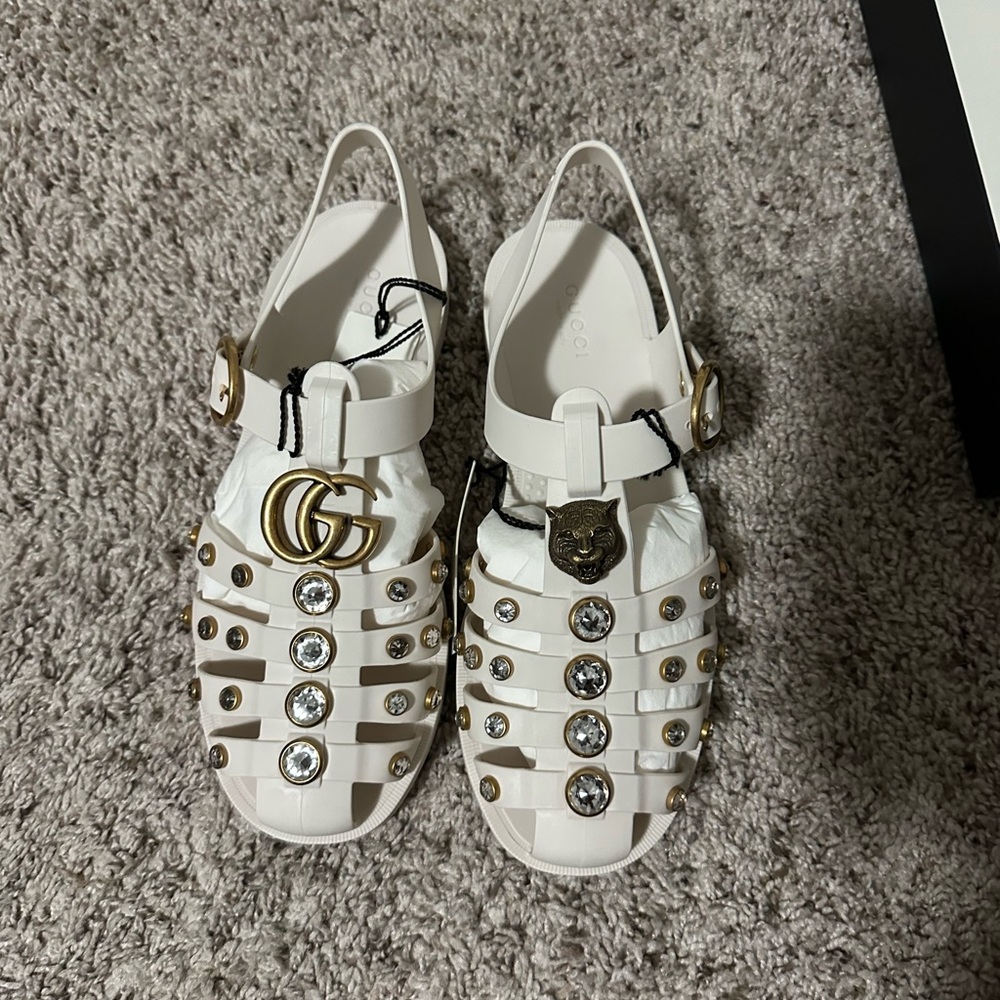 Gucci White sandals with gold hardware